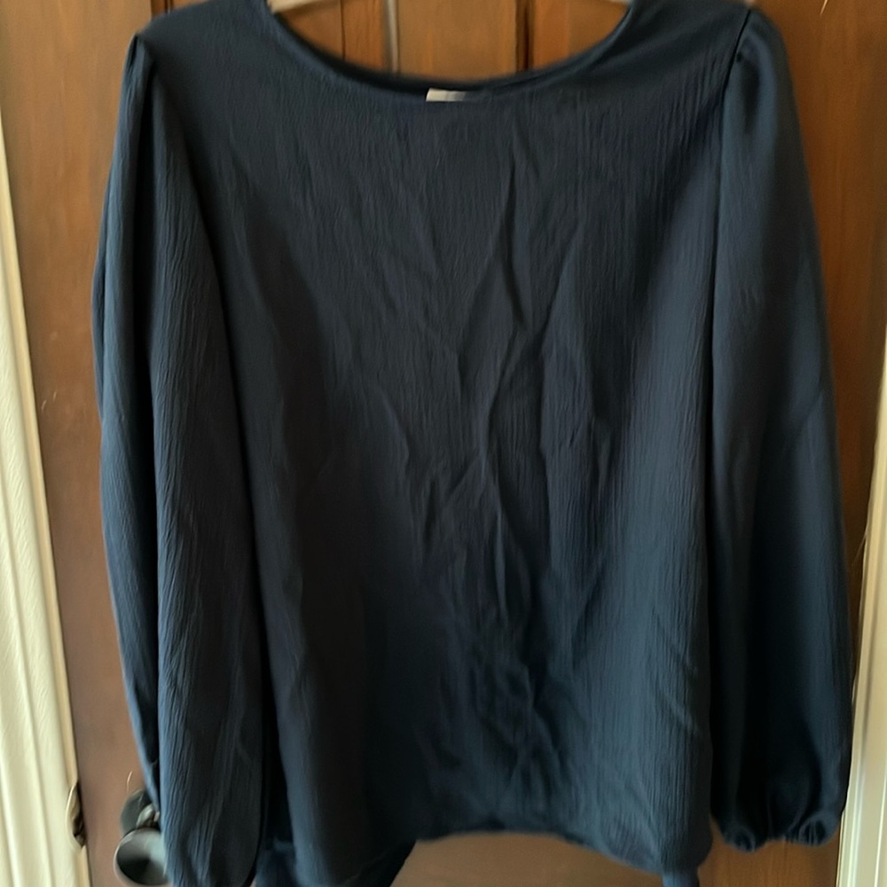 Lularoe Navy Vivian Top Sz M NWT
